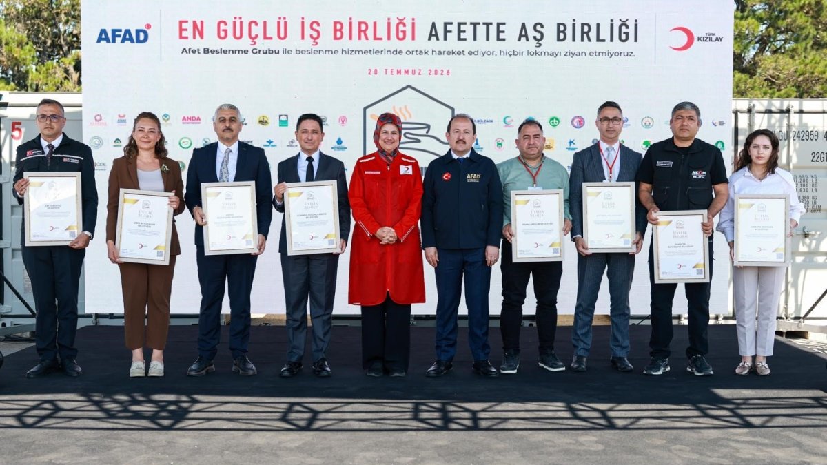 İzmir Büyükşehir Belediyesi'ne Afet Beslenme Akreditasyonu: TAMP kapsamında tescillendi