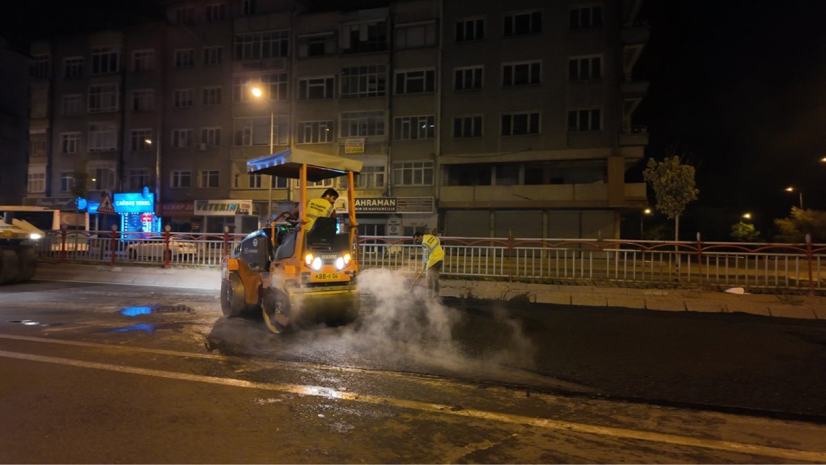 Kayseri'de Yoğunburç Alt Geçidi'nde sıcak asfalt çalışması