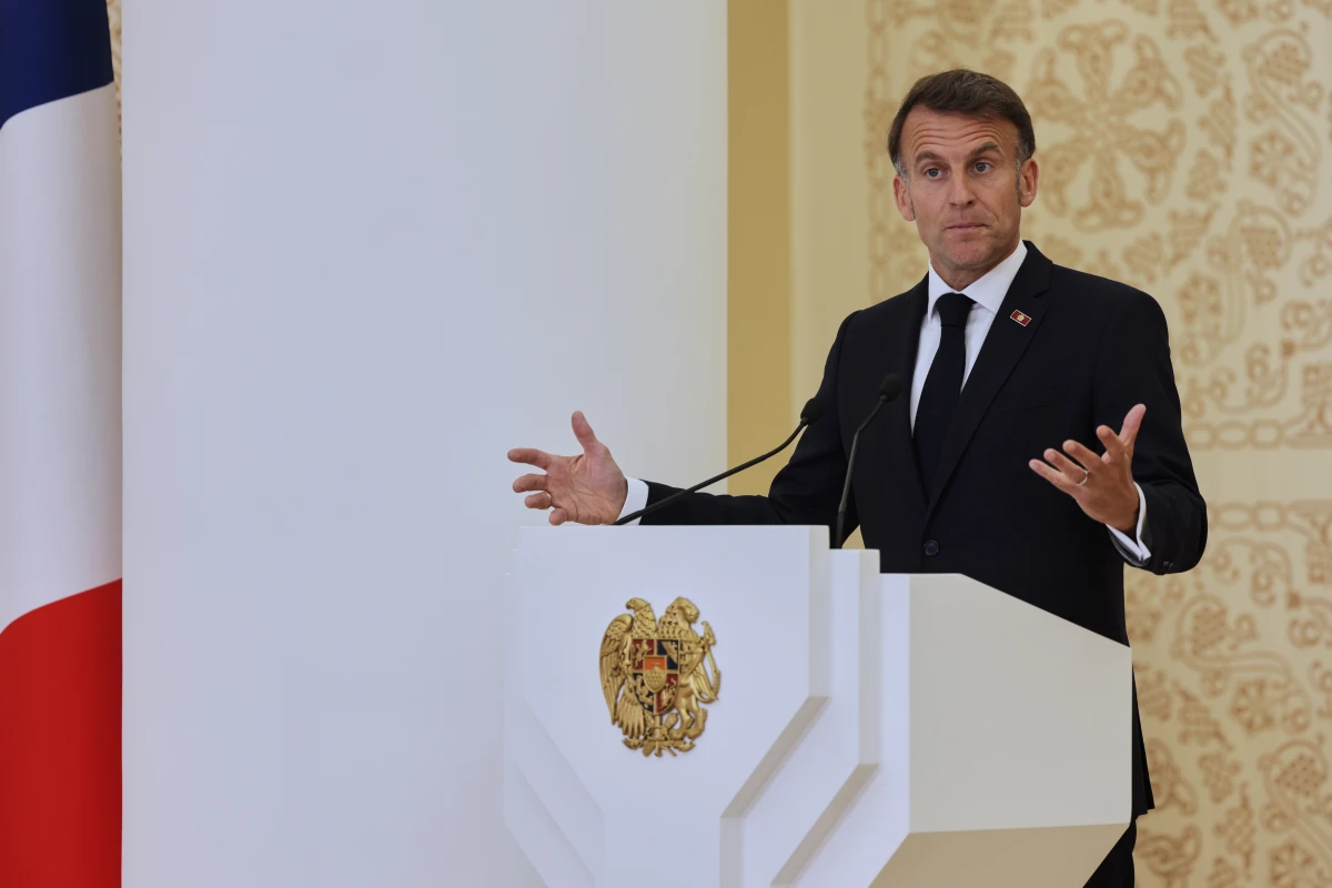 Macron: Sicilya açıklarında Rus tankerini yakaladık