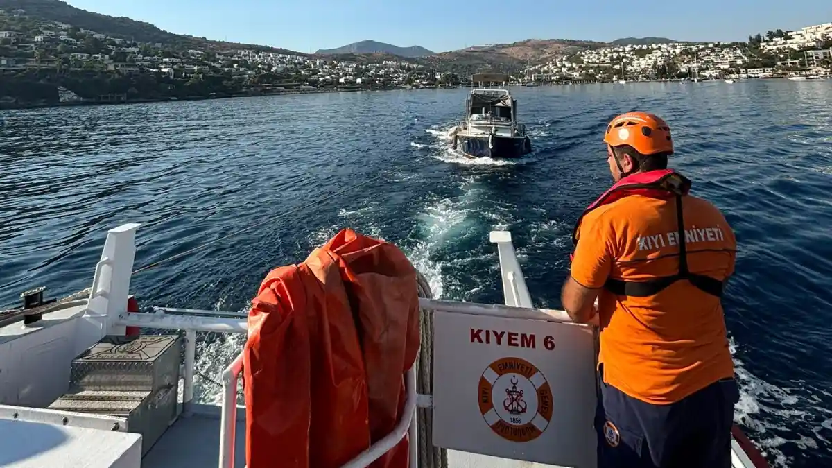 Denizde can pazarı: Kıyı Emniyeti 4 kişinin bulunduğu tekneyi emniyete aldı