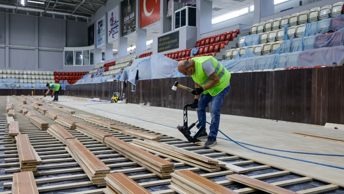 İzmir'de Celal Atik Spor Salonu yenileniyor: Çatıdan havuza modernizasyon