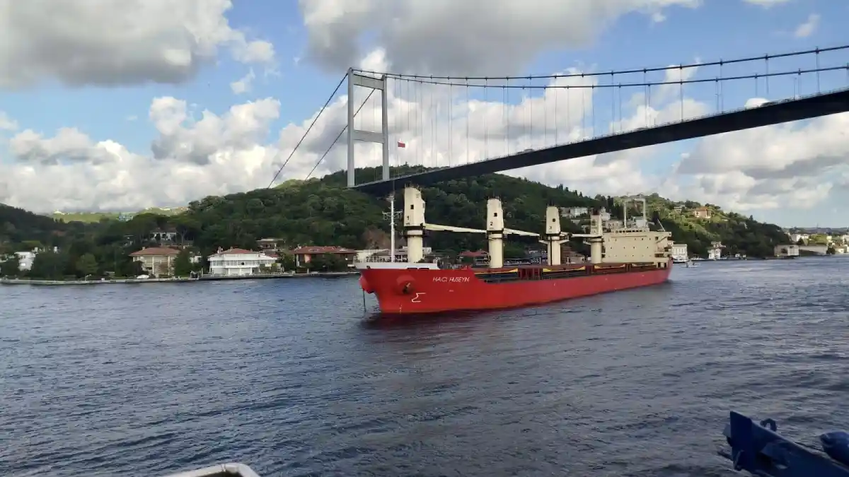 İstanbul Boğazı'nda "HACI HÜSEYİN" alarmı: Dev yük gemisi Kanlıca'da arızalandı