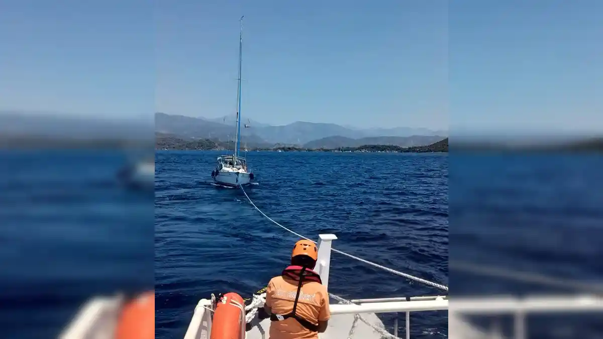 Kıyı Emniyeti'nden Dalaman'da kurtarma operasyonu: 11,5 metrelik tekne emniyete alındı