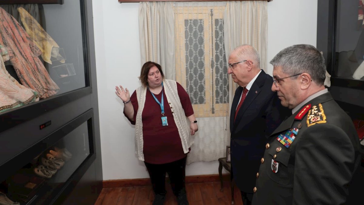 Bakan Güler ve TSK komuta kademesi KKTC'de Barbarlık Müzesi'ni ziyaret etti