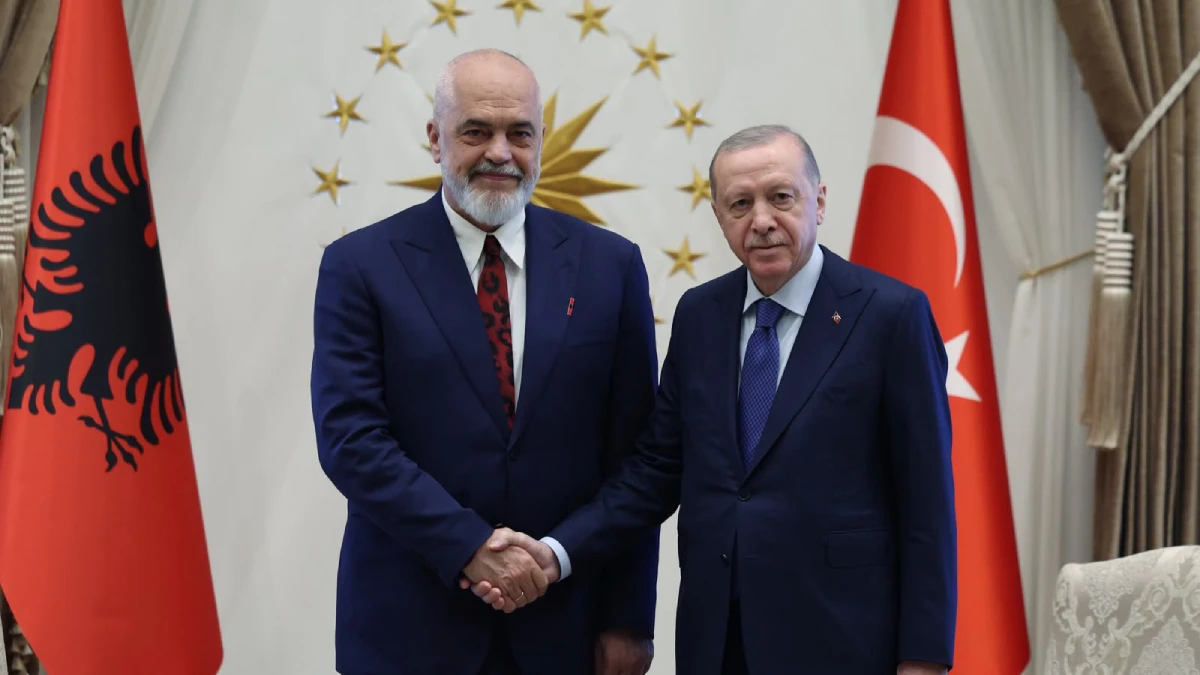 Erdoğan, NATO Zirvesi’nde Arnavutluk Başbakanı Rama ile görüştü