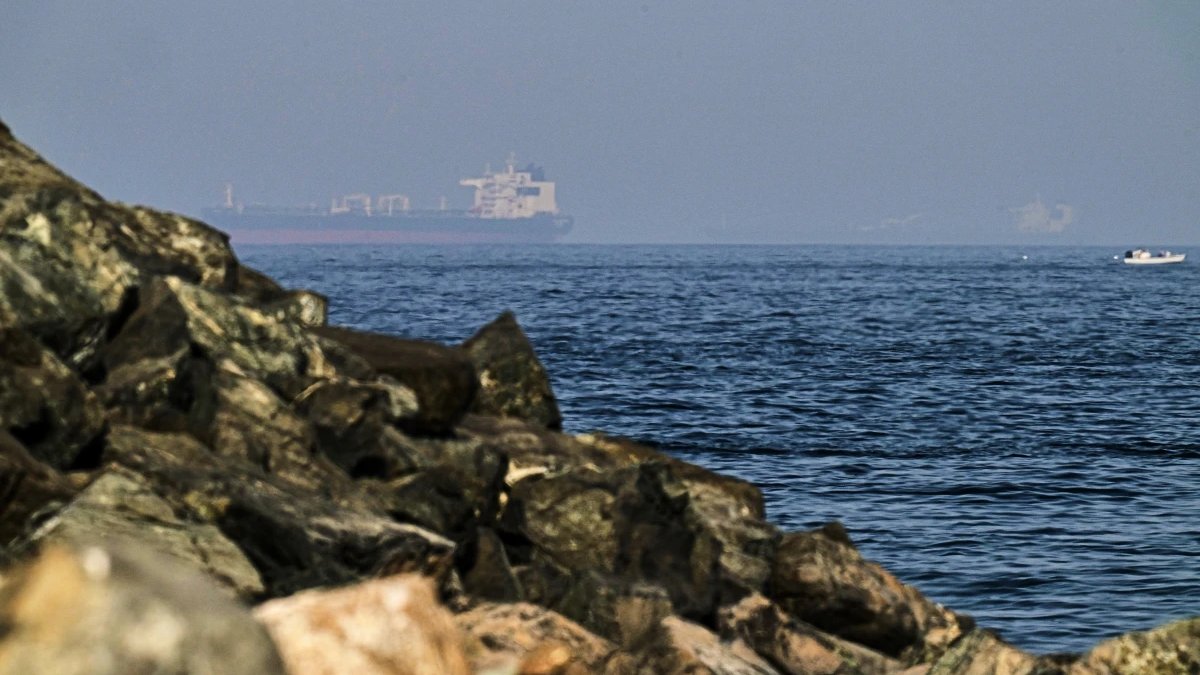 İran petrol tankeri ABD deniz ablukasını yardı