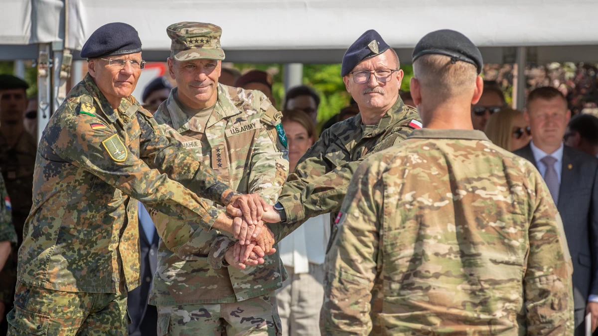 Alman-Hollanda Kolordusu, Letonya ve Estonya’da NATO kara kuvvetlerinin komutasını devraldı