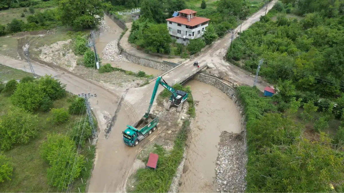 Kastamonu Cide'de taşkın mesaisi: DSİ ekipleri tüm imkanlarıyla sahada