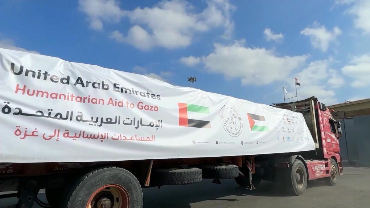 Gazze'ye BAE'den 980 ton yardım: 5 konvoy Refah'tan giriş yaptı