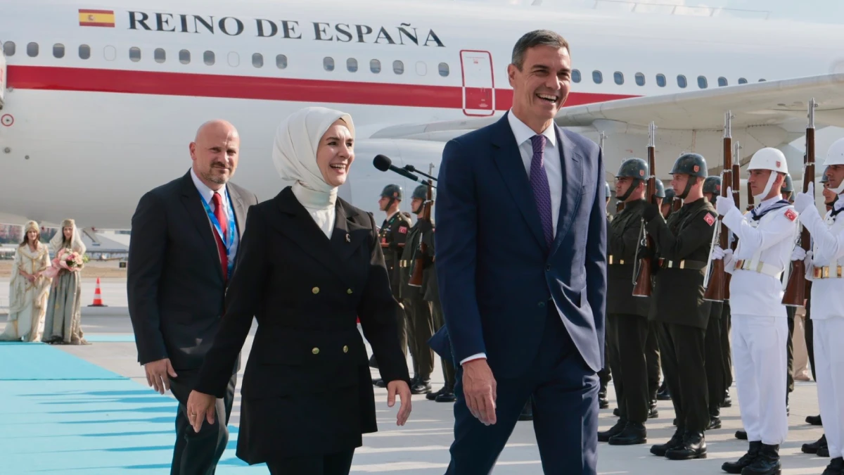 Bakan Göktaş, İspanya Başbakanı Pedro Sánchez’i karşıladı