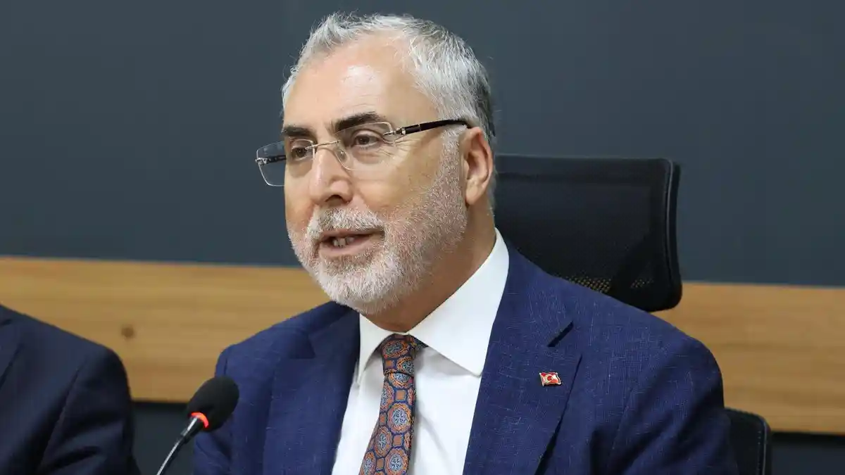 Bakan Vedat Işıkhan: "Hepatit hastalığıyla mücadele eden vatandaşlarımızın yanındayız"