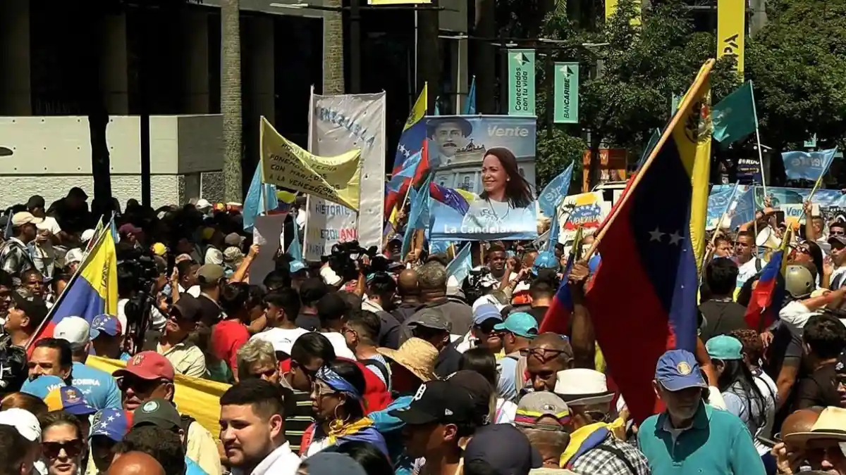 Venezuela'da seçim talebi: Muhalefet yeni görüşmeler öncesi Caracas'ta yürüdü