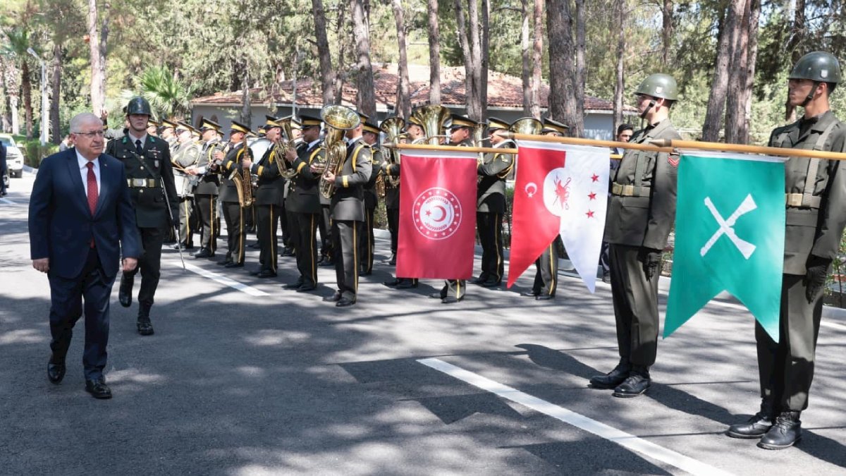 Bakan Güler Kıbrıs Türk Barış Kuvvetleri Komutanlığını denetledi