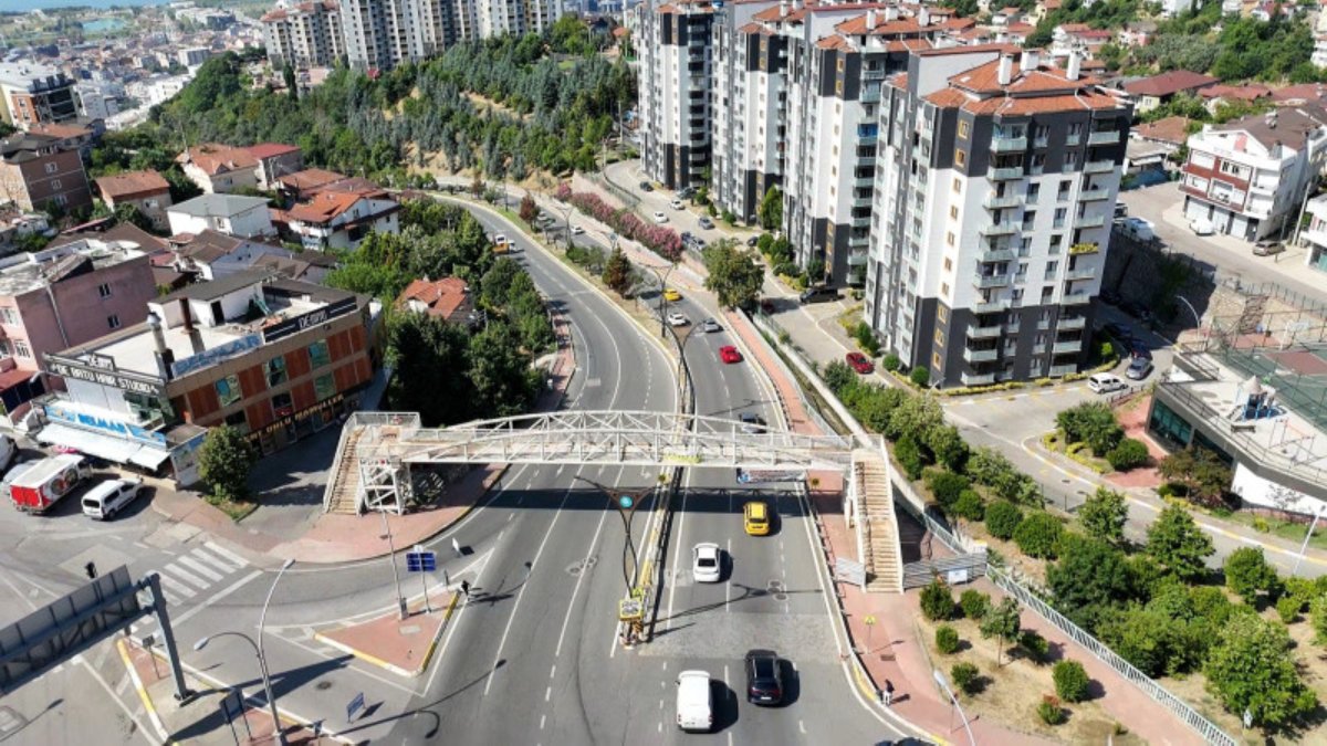 Kocaeli'de Gazanfer Bilge Bulvarı'nda üstyapı yenileme başladı