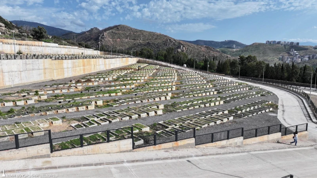 İzmir'de mezarlıklarda yeni dönem: Türkiye'de ilk model hayata geçiyor