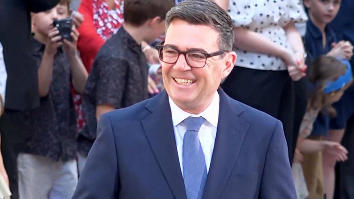 Kral Charles'tan görevi aldı: Yeni Başbakan Andy Burnham Downing Sokağı'nda
