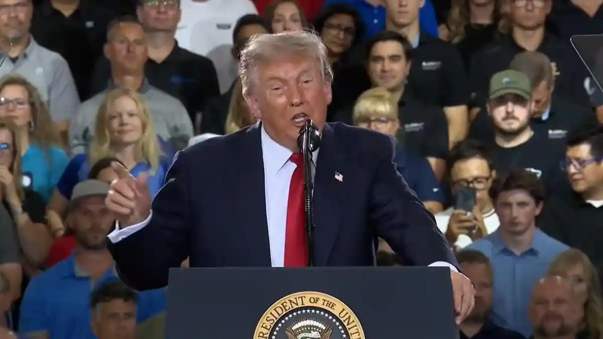 Trump'tan Avrupa otoları için çarpıcı iddia: "Çin araçları Mercedes ve BMW'yi bitiriyor"