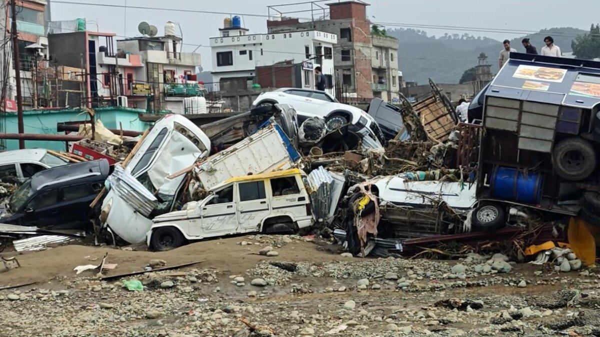Hindistan'ı sel ve heyelan vurdu: 12'den fazla ölü, çok sayıda kayıp var