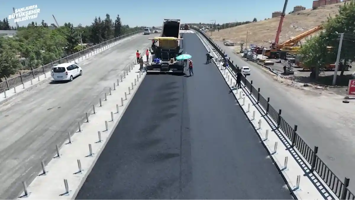 Şanlıurfa Büyükşehir'den dev ulaşım yatırımı: Evren Sanayi Sitesi'nde asfalt serimi sürüyor