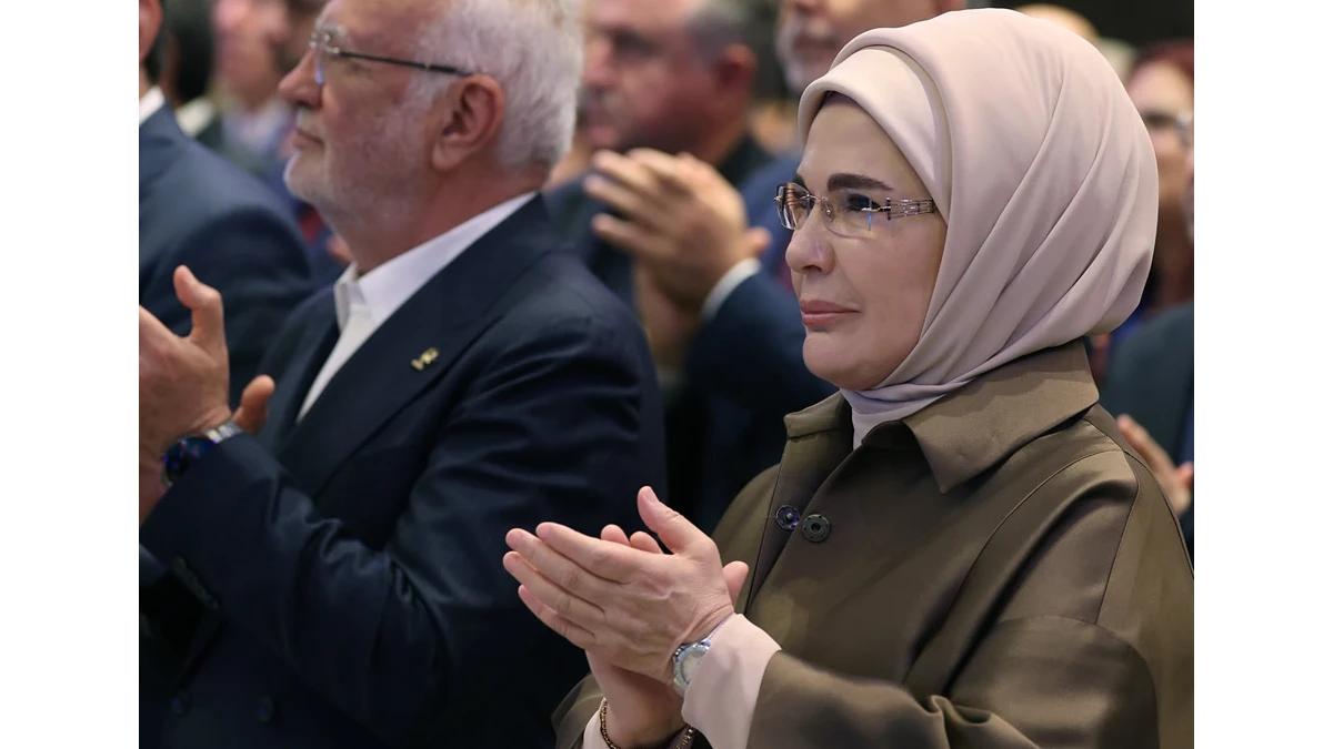 Emine Erdoğan’dan #ÇeyrekAsırlıkDestan paylaşımı