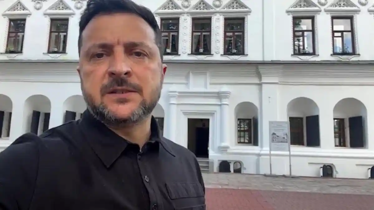 Zelenski: Rusya, Ukrayna'ya Kuzey Kore yapımı balistik füze ile saldırdı