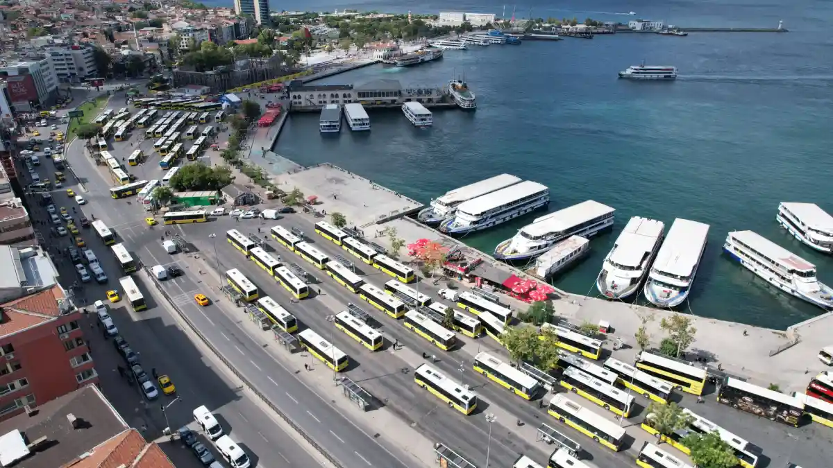 Kadıköy Rıhtım'da tarihi karar: Otobüs peronları kaldırılıyor, ulaşım sil baştan düzenlendi