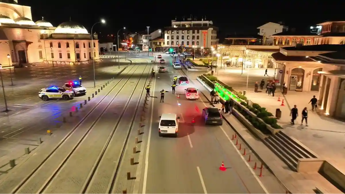 Konya'da umuma açık iş yerlerine denetim: 13 kişiye işlem