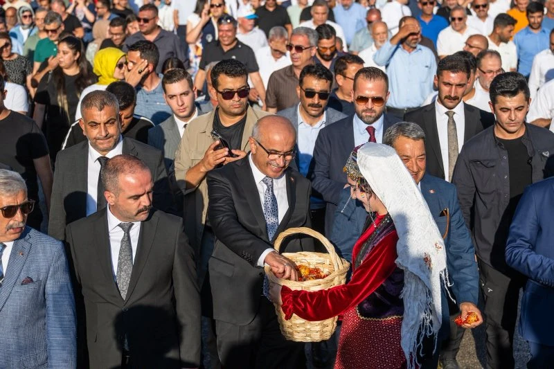 Malatya'da kayısı coşkusu: "Malatya küllerinden doğdu"