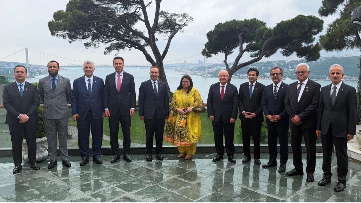 Bakan Uraloğlu, Pakistanlı bakanlarla İstanbul’da bir araya geldi