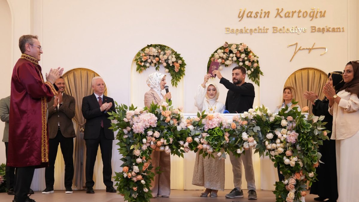 İstanbul'da 100 bininci çiftin nikahına bakan ve vali katıldı