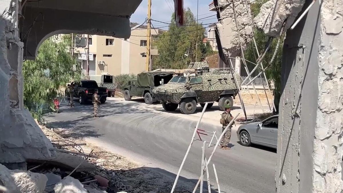 İsrail Güney Lübnan'dan çekilmeye başladı: Lübnan ordusu Sreffa'ya girdi
