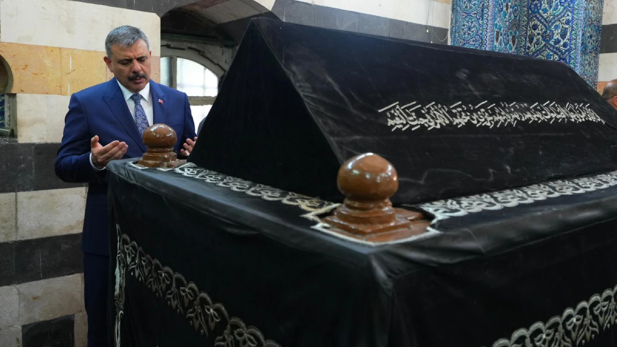 Çiftçi, Emevi Camii’nde dua etti: Kasiyun Dağı’ndan Şam’a umutla baktık