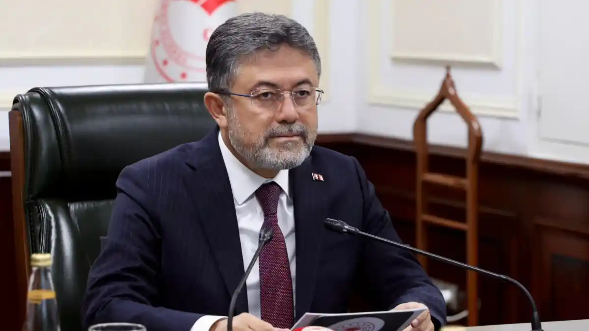 Bakan Yumaklı'dan fırtına ve orman yangını uyarısı: 80 km hıza ulaşacak şiddetli rüzgar geliyor