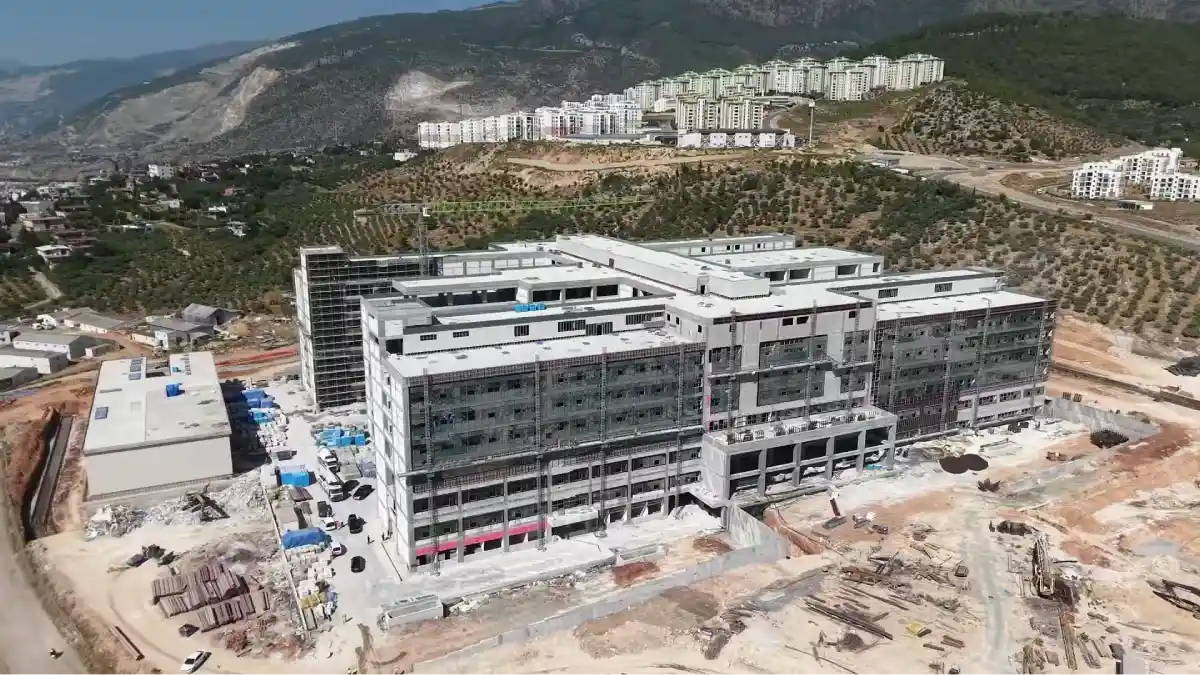 İskenderun 600 Yataklı Devlet Hastanesi inşaatında inceleme: Vali Masatlı çalışmaları yerinde gördü
