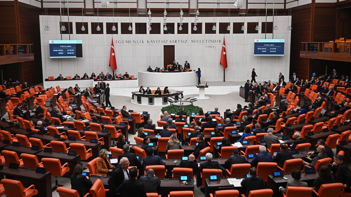 Meclis'te emekli maaşı ve torba yasa maratonu: En düşük emekli aylığı 23 bin 552 TL'ye yükseliyor