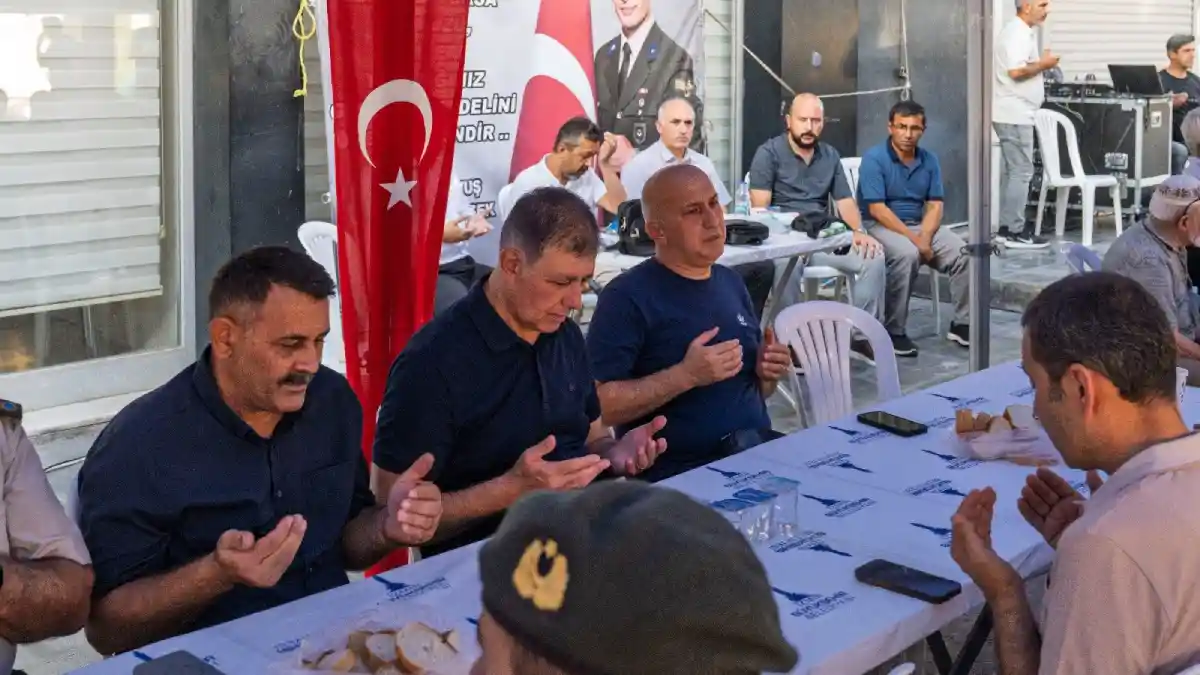 Başkan Cemil Tugay'dan vefa örneği: Şehit Batuhan Şimşek'in ailesini yalnız bırakmadı