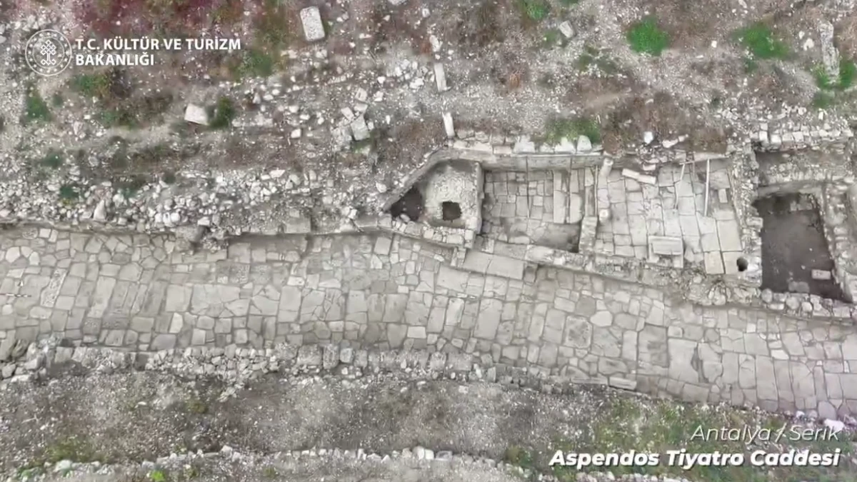 Aspendos Antik Kenti'nde 2 bin yıllık Tiyatro Caddesi gün yüzüne çıkarıldı