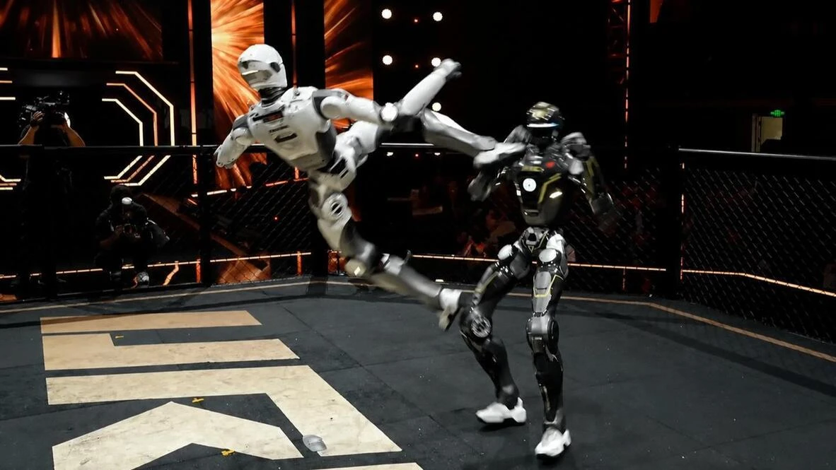Shenzhen'de robotların kıyasıya mücadelesi: White Eagle rakibini nakavt etti
