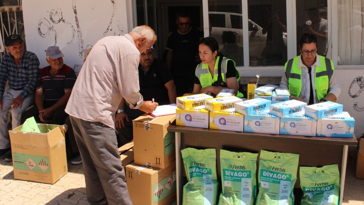 Antalya'da selden etkilenen üreticilere yem ve malzeme desteği
