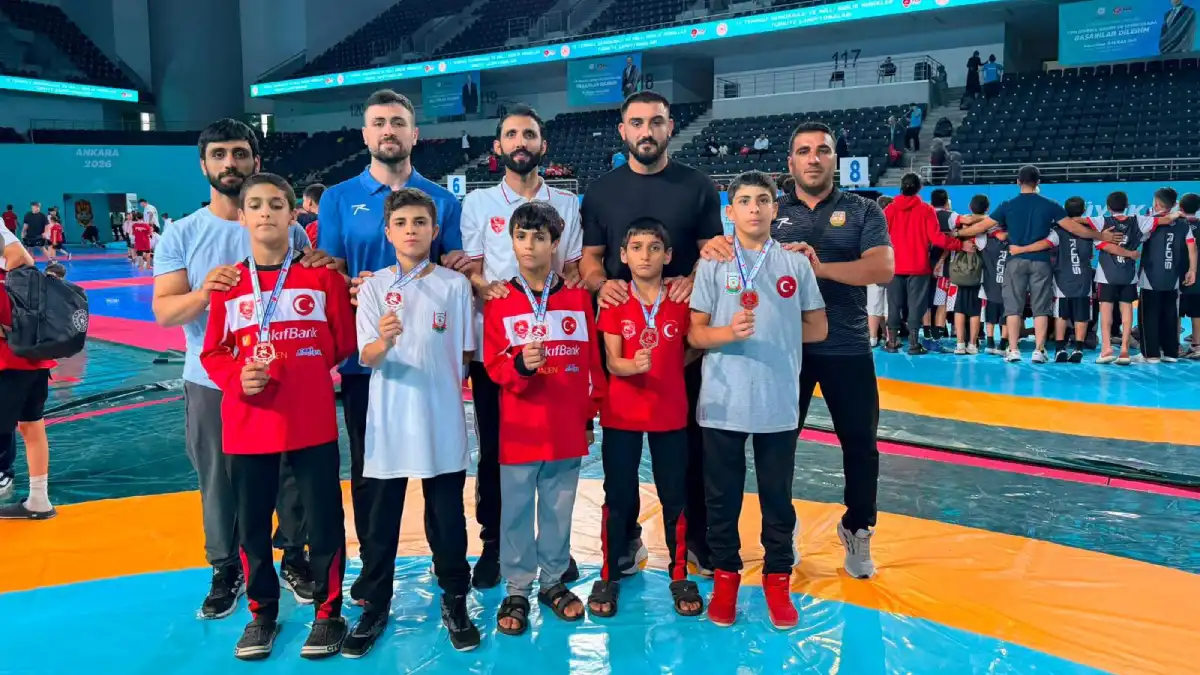 Ankara'da Şanlıurfa rüzgarı: Minik güreşçiler Türkiye şampiyonasında dereceleri topladı