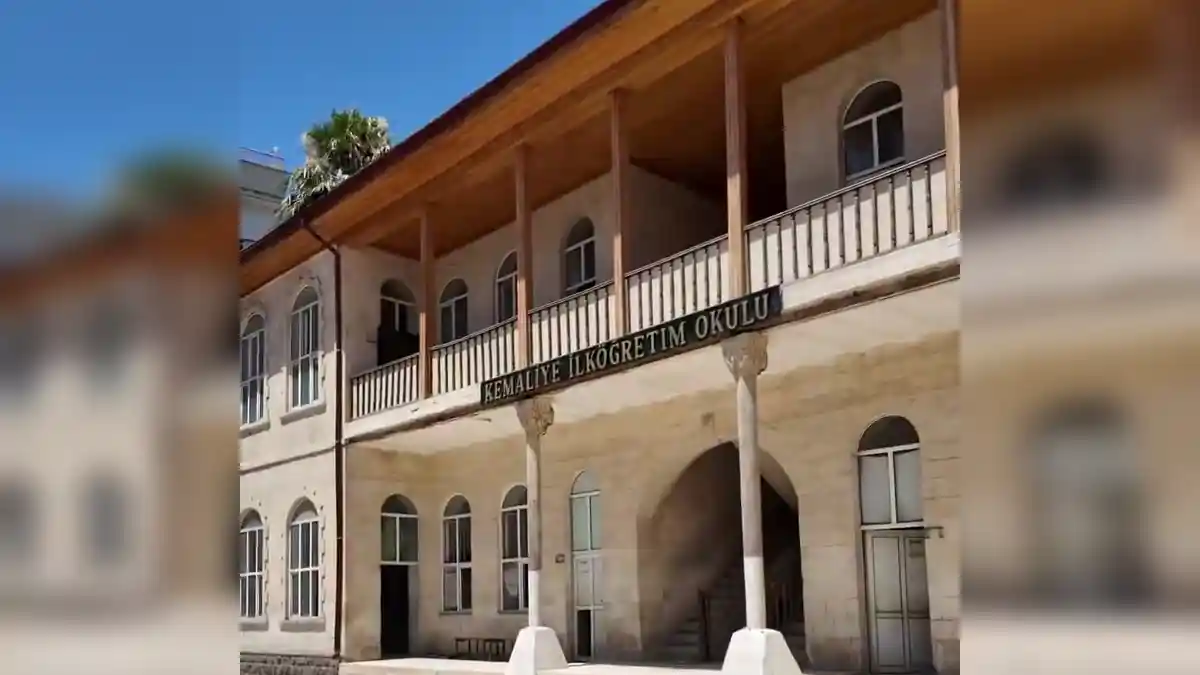 Vali Ömer Kalaylı okul binalarında incelemelerde bulundu