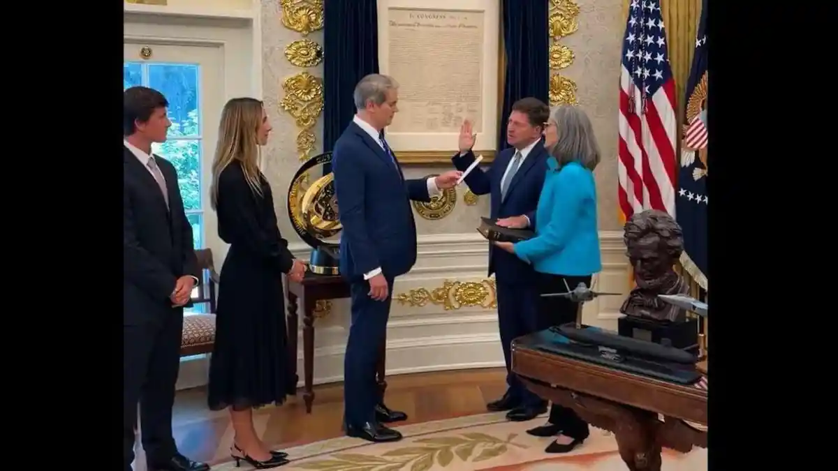 ABD istihbaratının başına Jay Clayton geçti: Oval Ofis'te yemin töreni