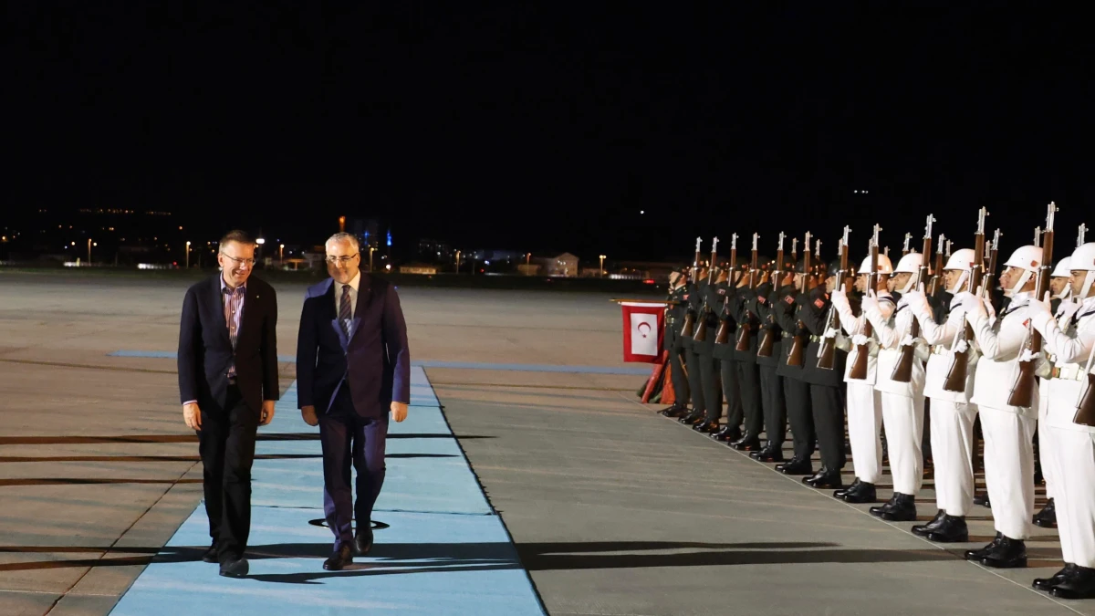 Bakan Işıkhan, Ankara’ya gelen Letonya Cumhurbaşkanı Rinkēvičs’i karşıladı