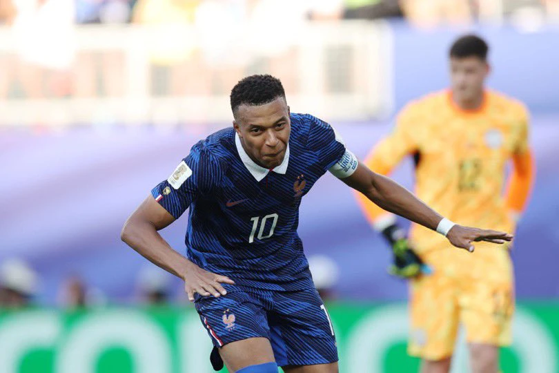 Kylian Mbappe attı, Fransa tur atladı