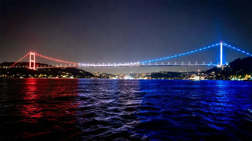 Fatih Sultan Mehmet Köprüsü aydınlatmasına sert sözler: Erbakan, ABD renklerini kınadı