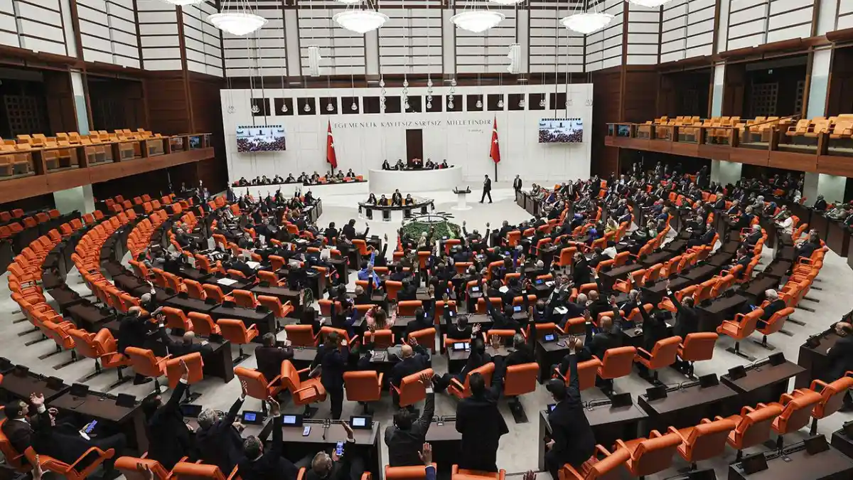 TBMM'de kritik yükseköğretim mesaisi: 4 milyon öğrenciyi ilgilendiren af teklifinde tümü üzerindeki görüşmeler bitti