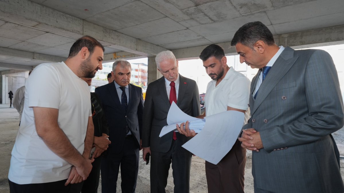 İstanbul Valisi Davut Gül Bayrampaşa'da okul inşaatını inceledi