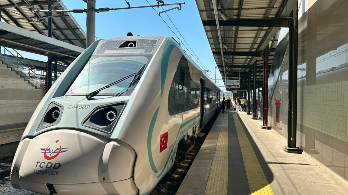 Milli Elektrikli Tren Trakya'da ilk seferine çıktı: Halkalı-Uzunköprü hattı hizmette