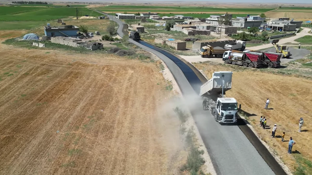 Suruç'ta sınır hattında 7 mahalleye 8 km asfalt