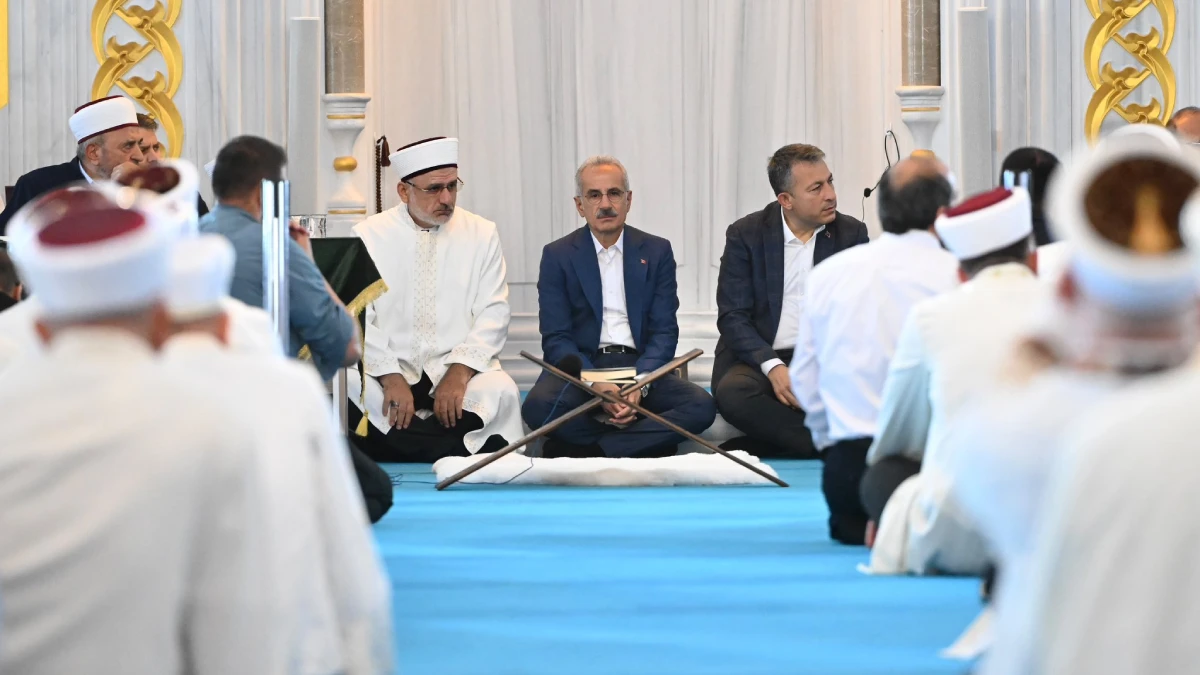 Bakan Uraloğlu Trabzon'da 623 hafızın icazet merasimine katıldı